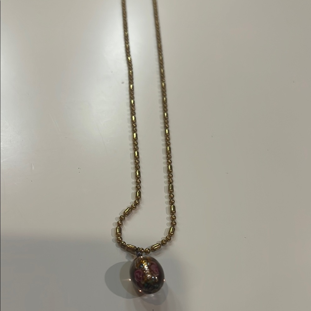 Elegant Gold Beaded Necklace with Pink Accents